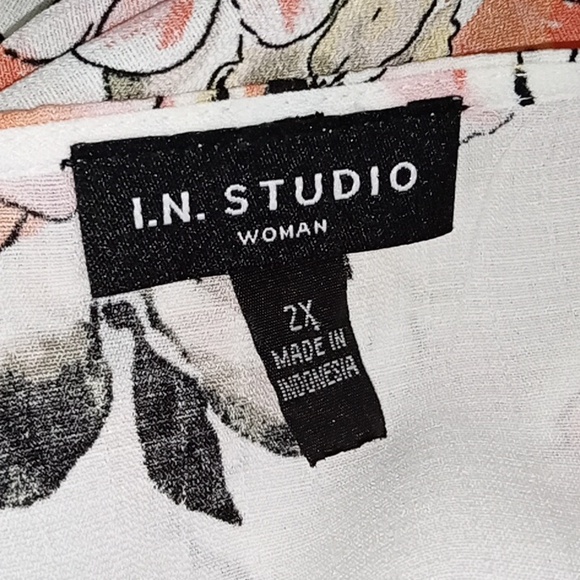 I.N. Studio 2X Top - Picture 3 of 4